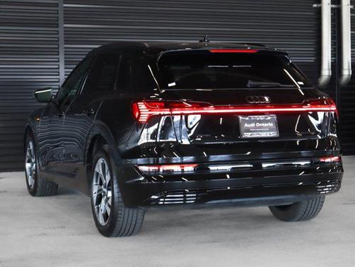 2022 Audi e-tron Premium