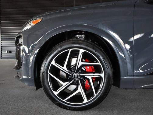 2025 Audi SQ6 e-tron Prestige quattro