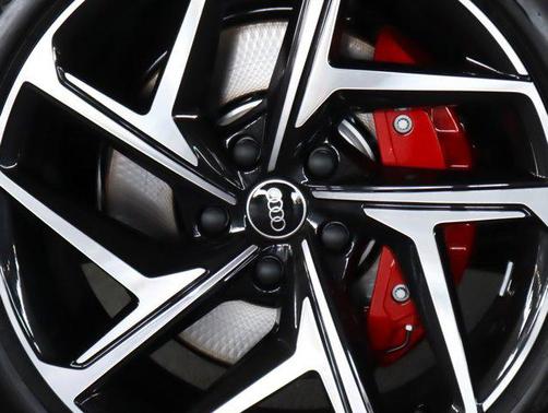 2025 Audi SQ6 e-tron Prestige quattro
