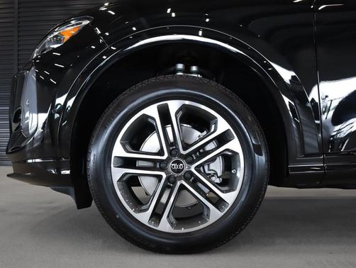 Mythos Black Metallic 2026 Audi Q5 Premium TFSI quattro S tronic