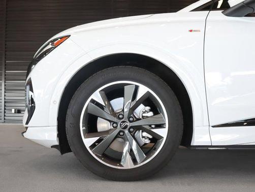 2024 Audi Q4 e-tron Premium Plus 55 quattro