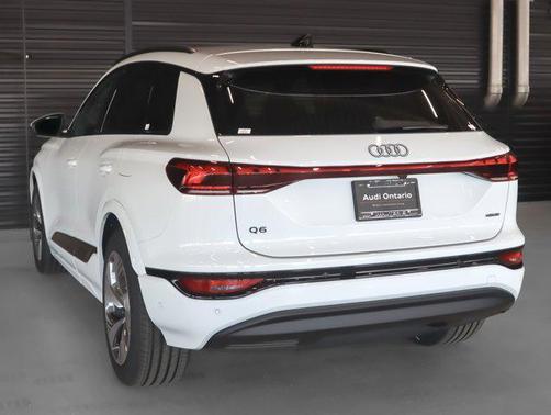 2025 Audi Q6 e-tron Prestige quattro