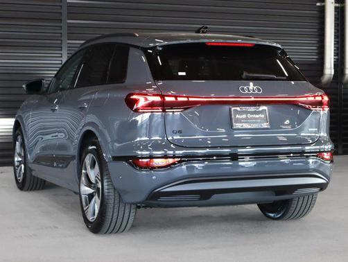 2025 Audi Q6 e-tron Prestige quattro