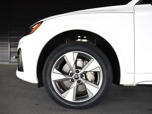 2022 Audi Q5 40 Premium Plus