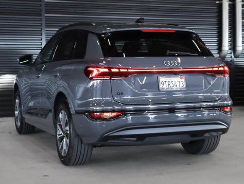 2025 Audi Q6 e-tron Premium quattro