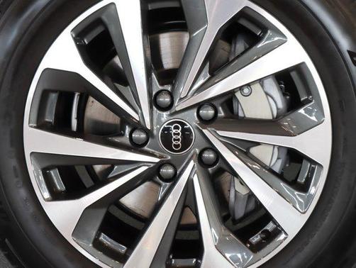 2025 Audi Q6 e-tron Premium quattro