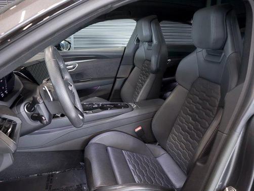 Daytona Gray Pearl Effect 2024 Audi e-tron GT Premium Plus quattro