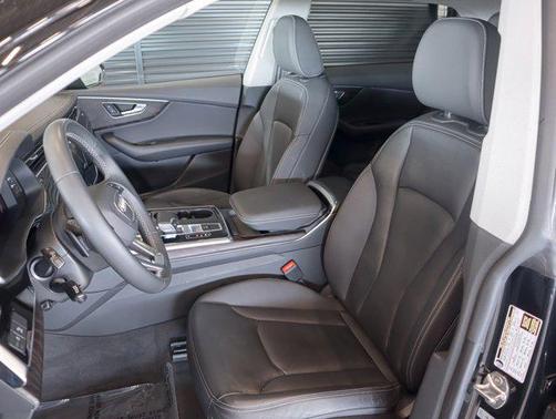 Mythos Black Metallic 2023 Audi Q8 55 Premium