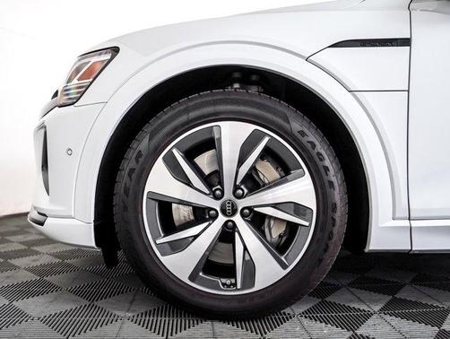 2024 Audi Q8 e-tron Premium Plus