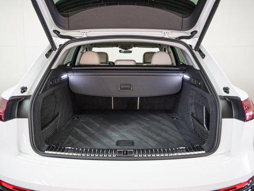2024 Audi Q8 e-tron Premium Plus