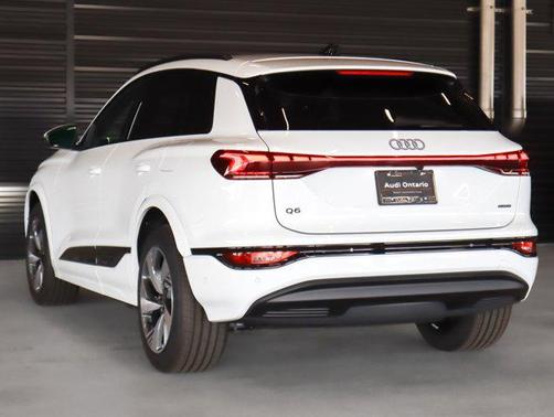 2025 Audi Q6 e-tron Premium Plus quattro