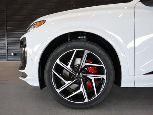2025 Audi SQ6 e-tron Prestige quattro