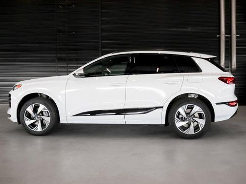 2025 Audi Q6 e-tron Premium quattro