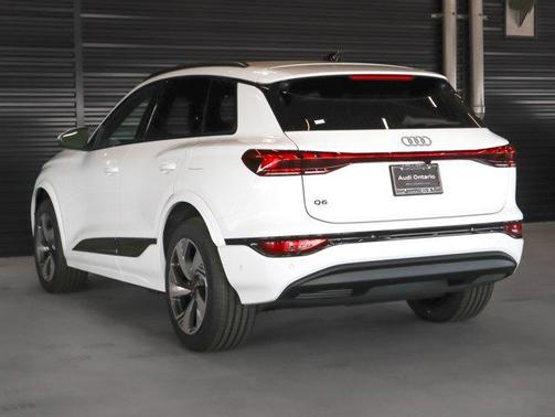 2025 Audi Q6 e-tron Premium quattro