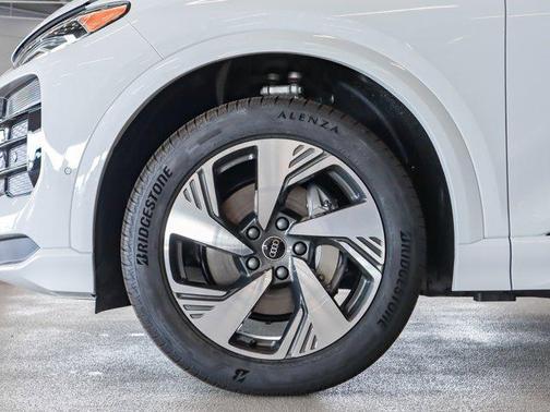 2025 Audi Q6 e-tron Premium quattro