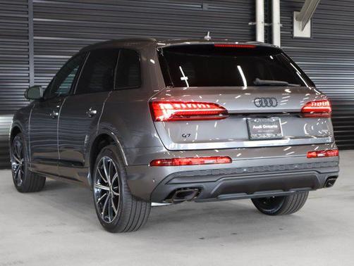 2025 Audi Q7 45 Premium Plus