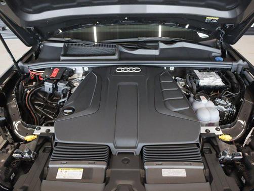 2025 Audi Q7 45 Premium Plus