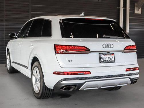 2025 Audi Q7 55 Premium