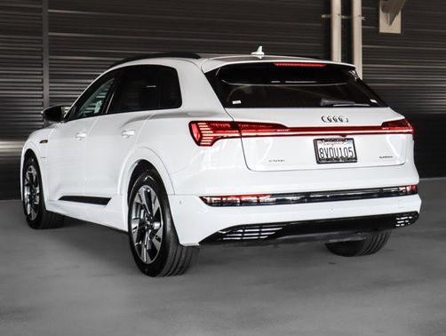 2021 Audi e-tron Premium