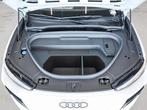 2025 Audi Q6 e-tron Premium quattro