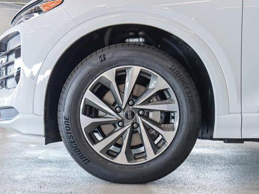 2025 Audi Q6 e-tron Premium quattro