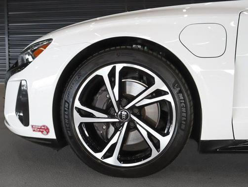2024 Audi e-tron GT Premium Plus quattro