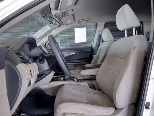 White Diamond Pearl 2017 Honda Pilot LX
