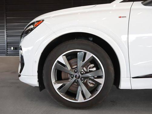 2024 Audi Q4 e-tron Premium Plus 55 quattro