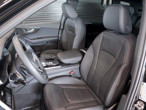 2025 Audi Q7 45 Premium Plus