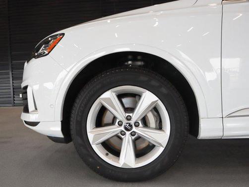 2022 Audi Q7 45 Premium