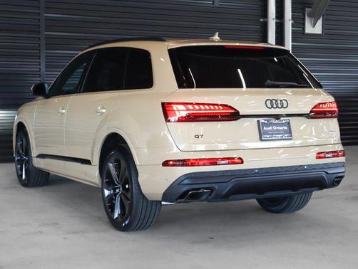 2025 Audi Q7 55 Premium Plus