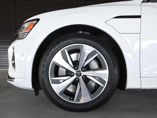 2024 Audi Q8 e-tron Premium Plus