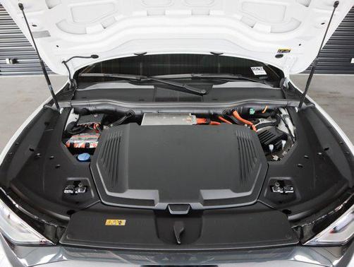 2024 Audi Q8 e-tron Premium Plus