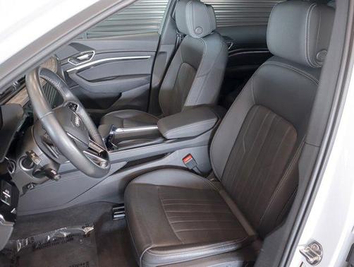 2024 Audi Q8 e-tron Premium Plus