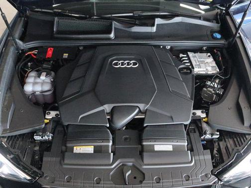 2025 Audi Q8 55 Premium