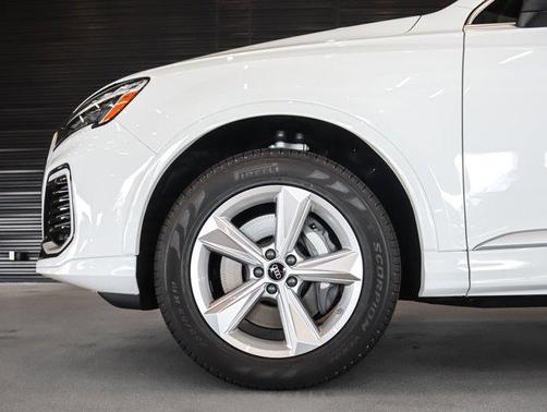 2025 Audi Q7 45 Premium