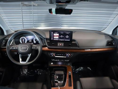 Arkona White 2024 Audi Q5 e 55 S line Premium Plus