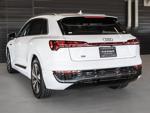 2024 Audi Q8 e-tron Premium Plus