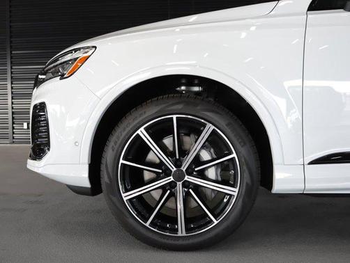 2026 Audi Q7 45 Premium Plus