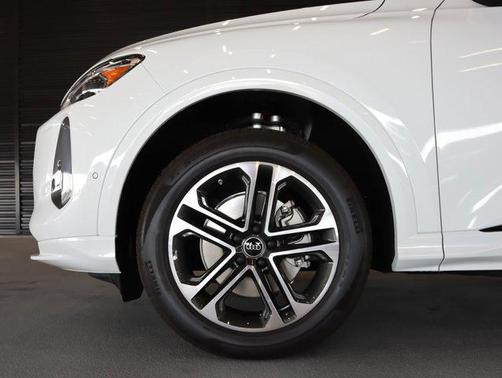 2025 Audi Q5 Premium
