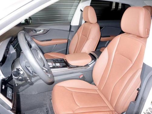 2023 Audi Q8 55 Premium Plus