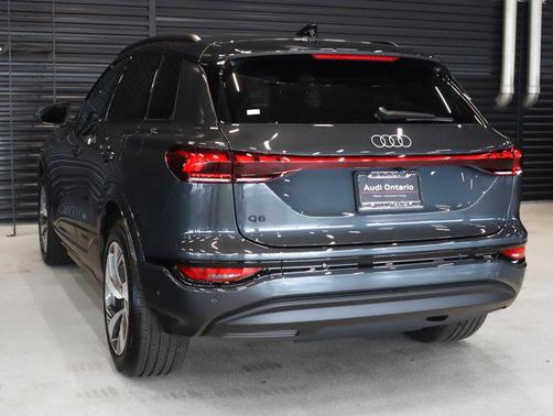 2025 Audi Q6 e-tron Premium Plus quattro