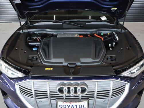 2022 Audi e-tron Premium Plus