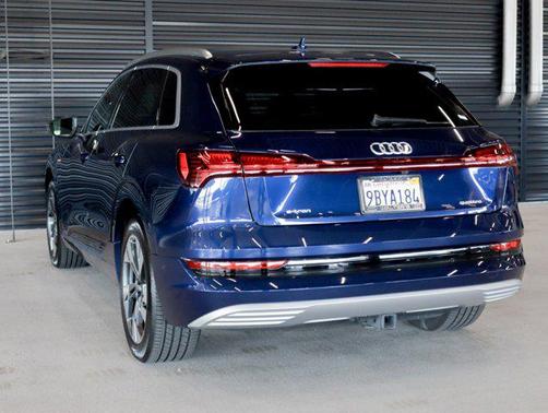 2022 Audi e-tron Premium Plus