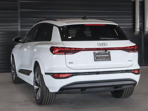 2025 Audi Q6 e-tron Premium Plus quattro