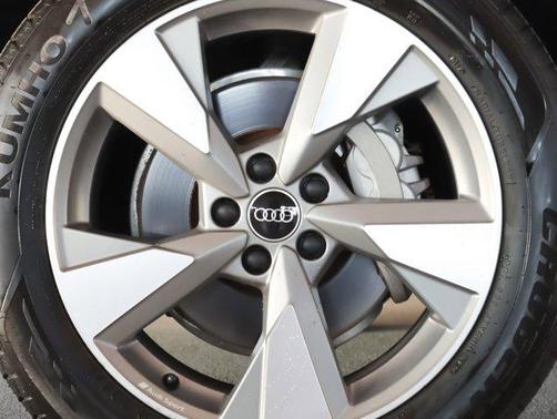 2023 Audi Q5 40 Premium Plus