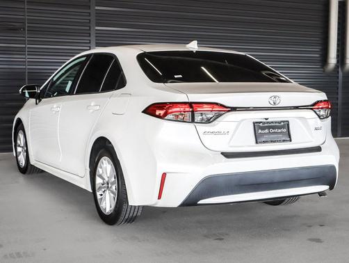 Blizzard Pearl 2020 Toyota Corolla XLE