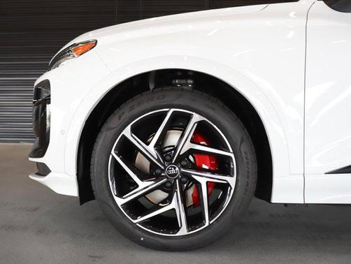 2025 Audi SQ6 e-tron Prestige quattro