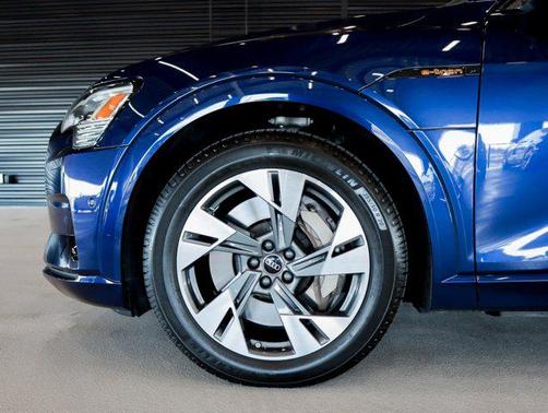 2022 Audi e-tron Premium