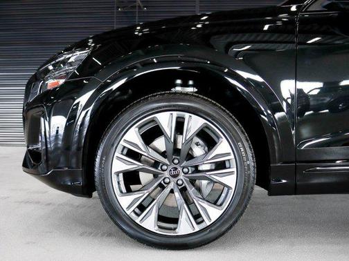 2025 Audi Q8 55 Premium